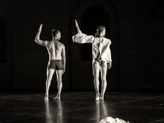 photographe-montpellier-scene-Trisha-Brown-astral-convertible-montpellier-danse-2013-par-Arnaud-Caravielhe